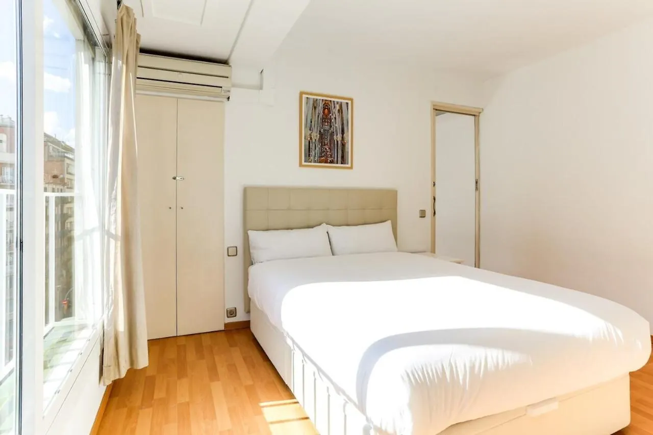 Luminous 2 Bedroom Next To Sagrada Familia Barcelona Apartment