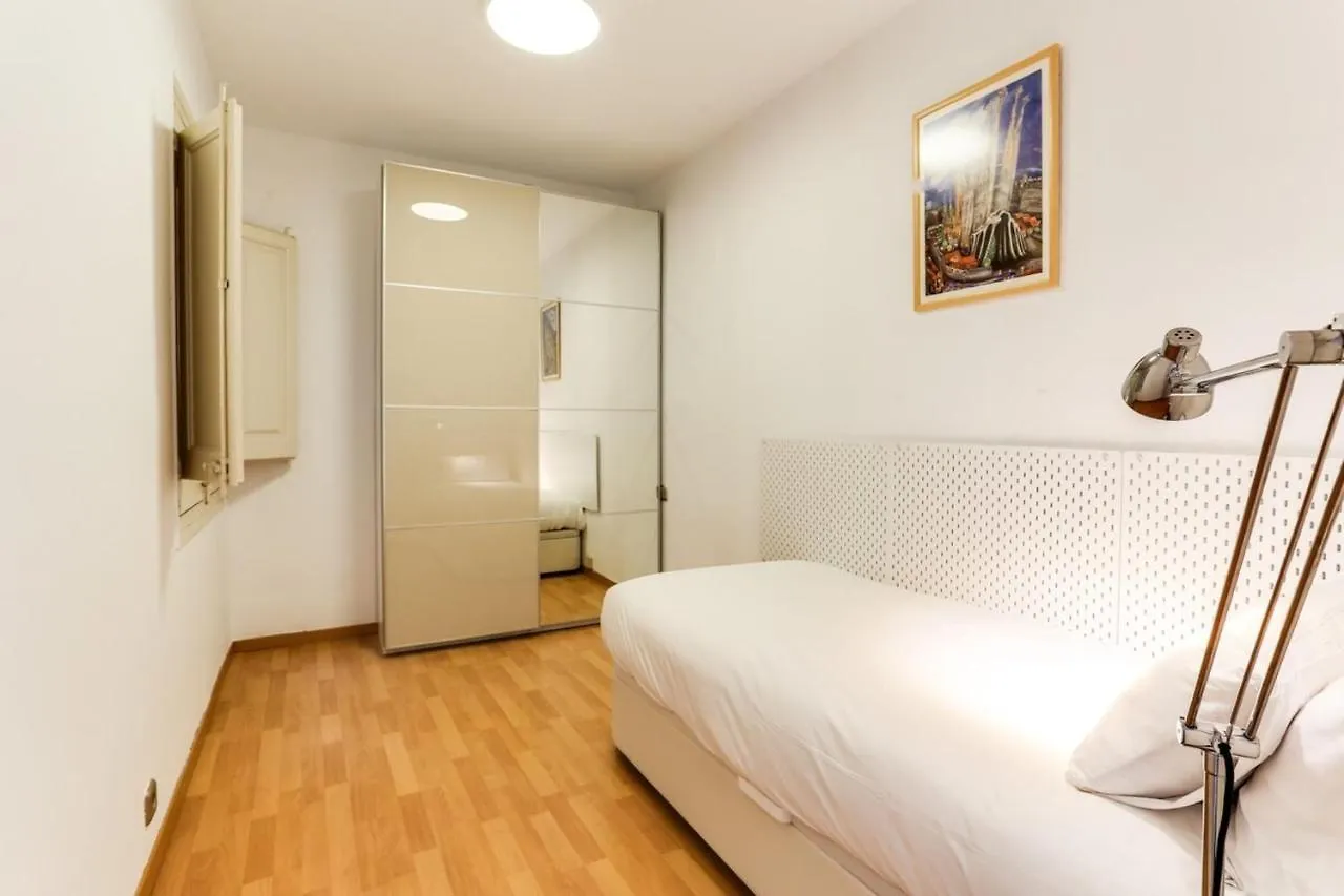 Luminous 2 Bedroom Next To Sagrada Familia Barcelona