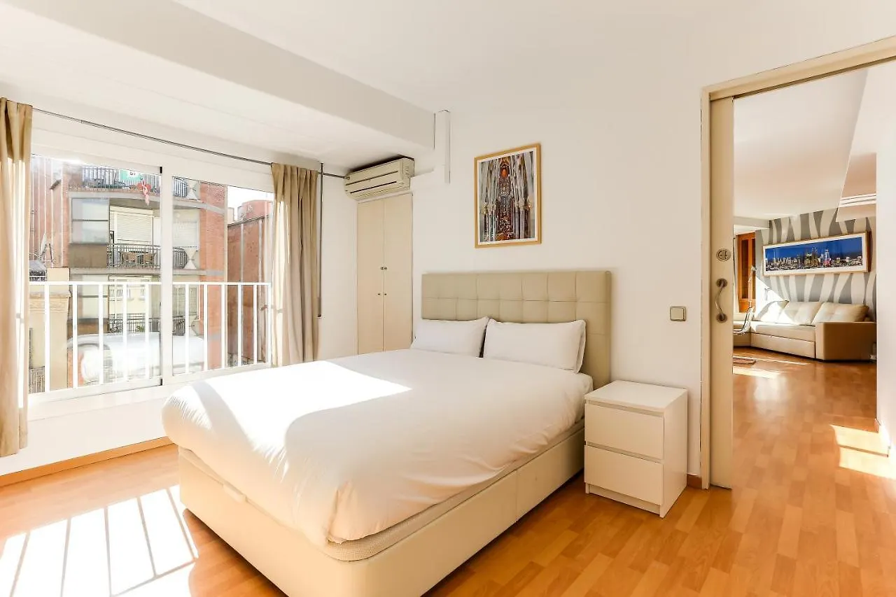 Luminous 2 Bedroom Next To Sagrada Familia Barcelona