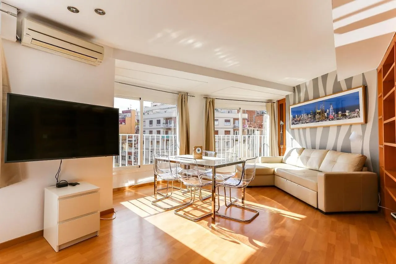 Luminous 2 Bedroom Next To Sagrada Familia Barcelona